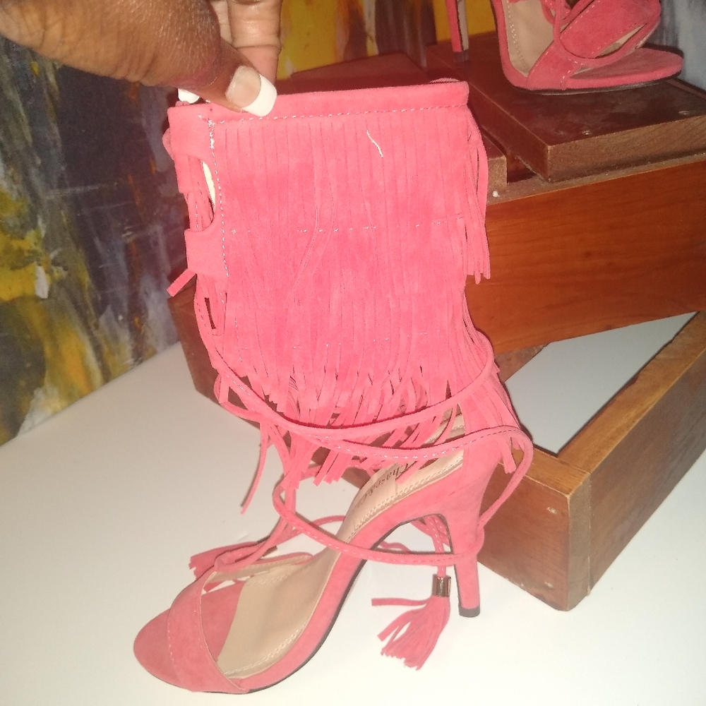 NWT Chase & Chloe Peach Fringe Heels, 6.5